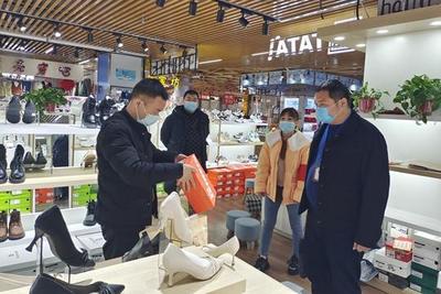 中牟县市场监管局开展流通领域服装鞋帽质量抽检